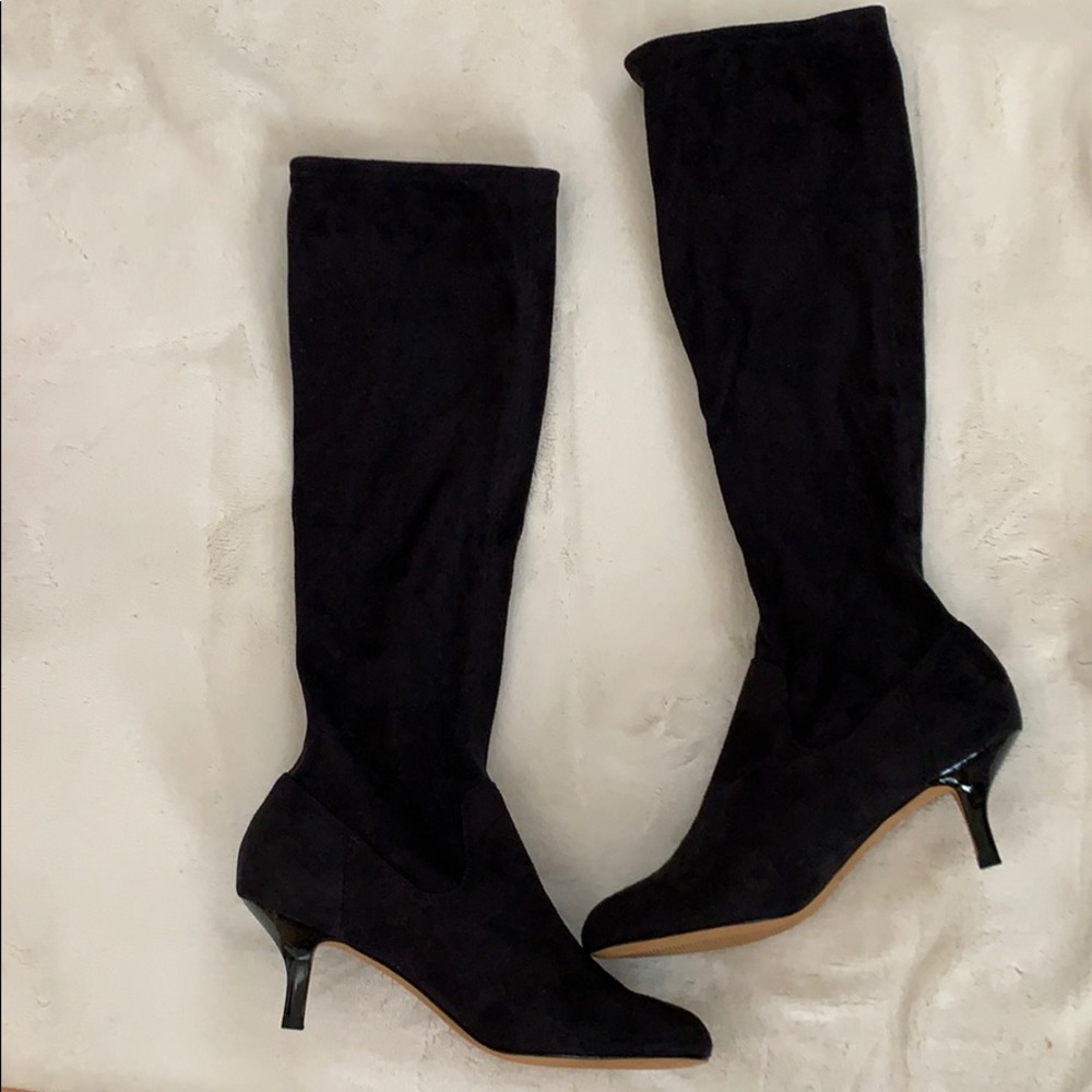 NIB Donald J Pliner Stretch Suede Boot